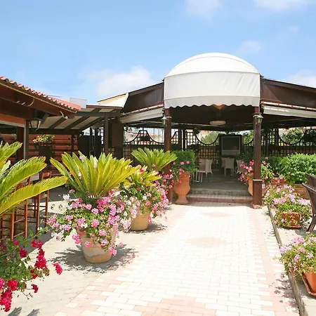 Makronisos Village Апарт-отель Айя-Напа