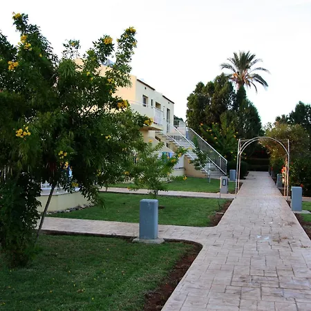Апарт-отель Makronisos Village Айя-Напа