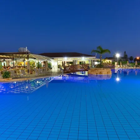 Makronisos Village Апарт-отель 3*
